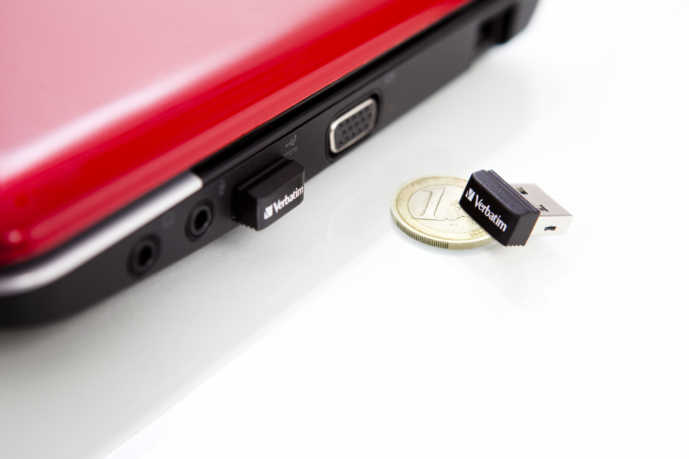 98130 NANO USB Drive Laptop + Euro Coin