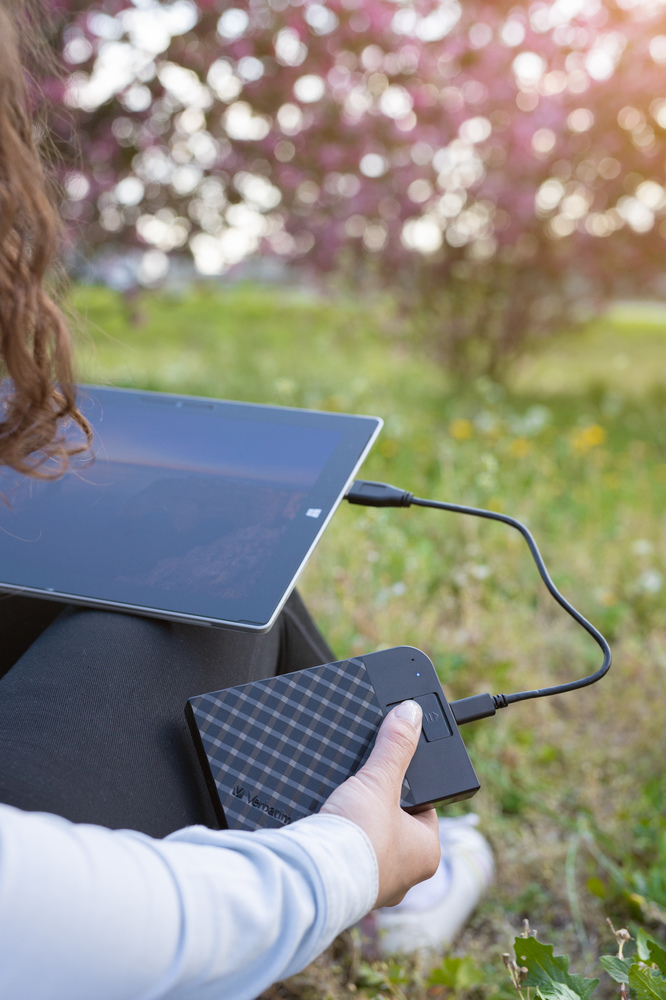 Fingerprint Secure HDD Lifestyle Image 8158