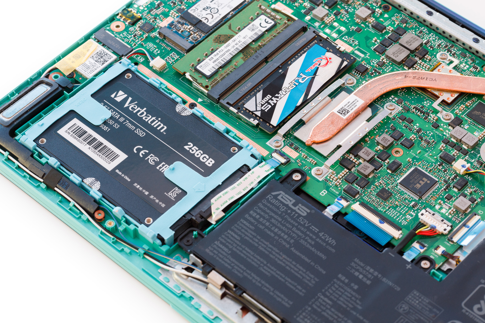 Verbatim Vi550 S3 SSD 49351 Lifestyle02