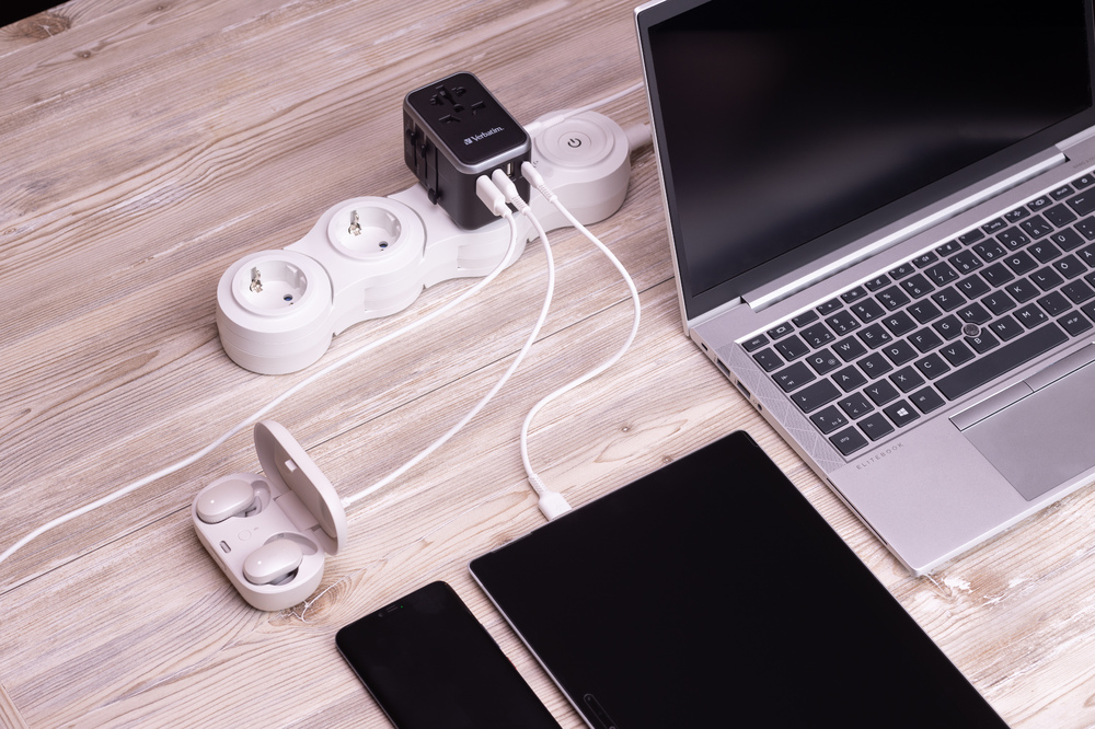 Verbatim Lifestyle pictures Adaptors Shooting January 2023 49546 DS 7